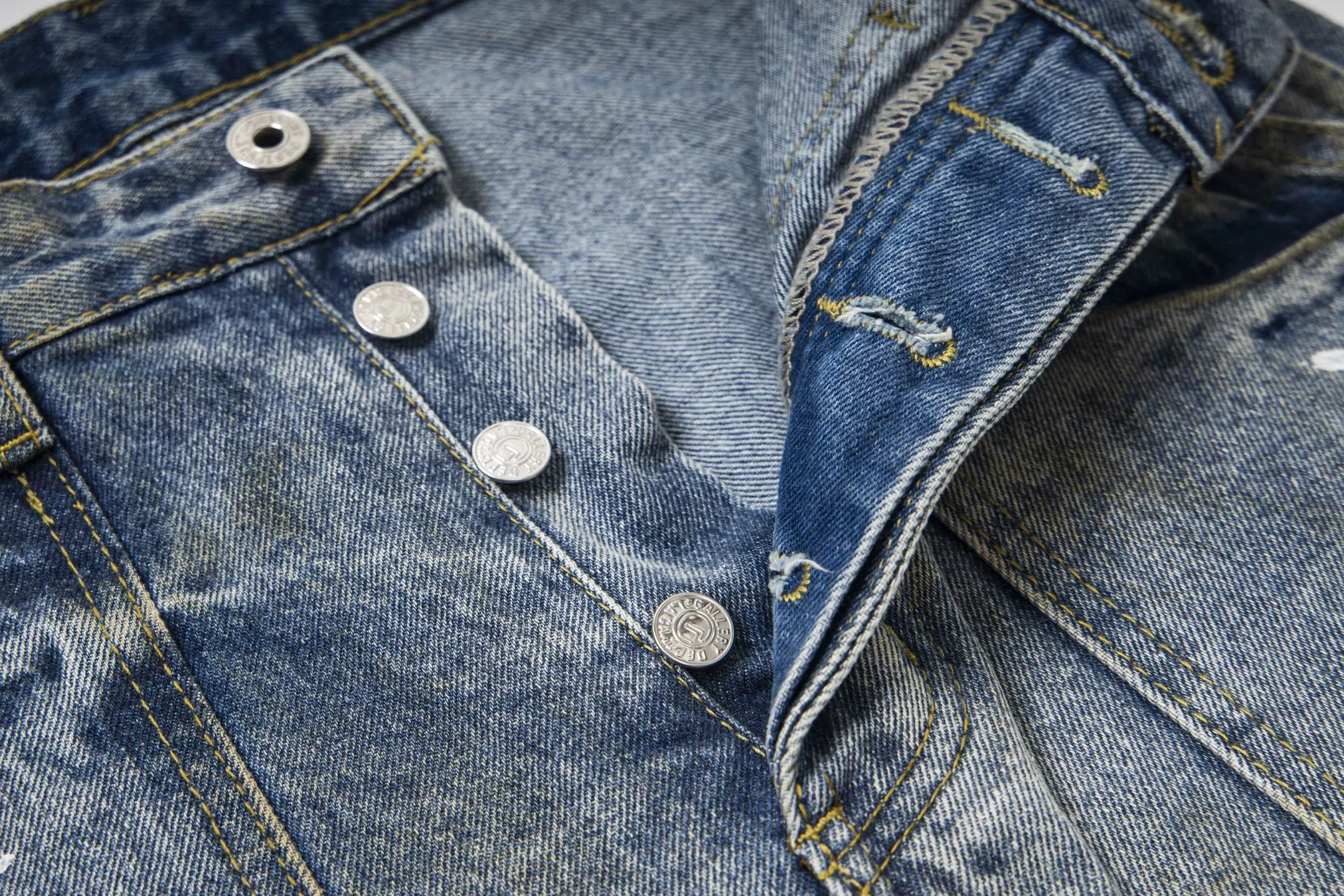 #8179 P260💰 GALLERY DEPT. Vintage splash-ink hole-cut logging, spray-dirty mud-dyed loose washed jeans - truly restore the ultimate texture of Vintage - original hardware accessories washed and other elevators, QR code analysis are all purchased from the original factory, high degree of restoration, you are welcome to compare with a certain product ~ - Three-dimensional version Loose and comfortable, not picky about the figure, tall and slim, factory Seiko, original quality control, same style for men and women, can be matched with couples, versatile recommendation Essential jeans for all seasons - sizes: 28 30 32 34 36